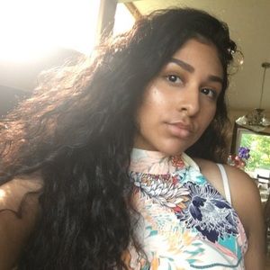 Meet your Posher, Yajaira